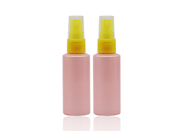 फ्लैट कंधे गुलाबी पीईटी 50 ml छोटे प्लास्टिक स्प्रे बोतलों पीले पंप के साथ Refillable